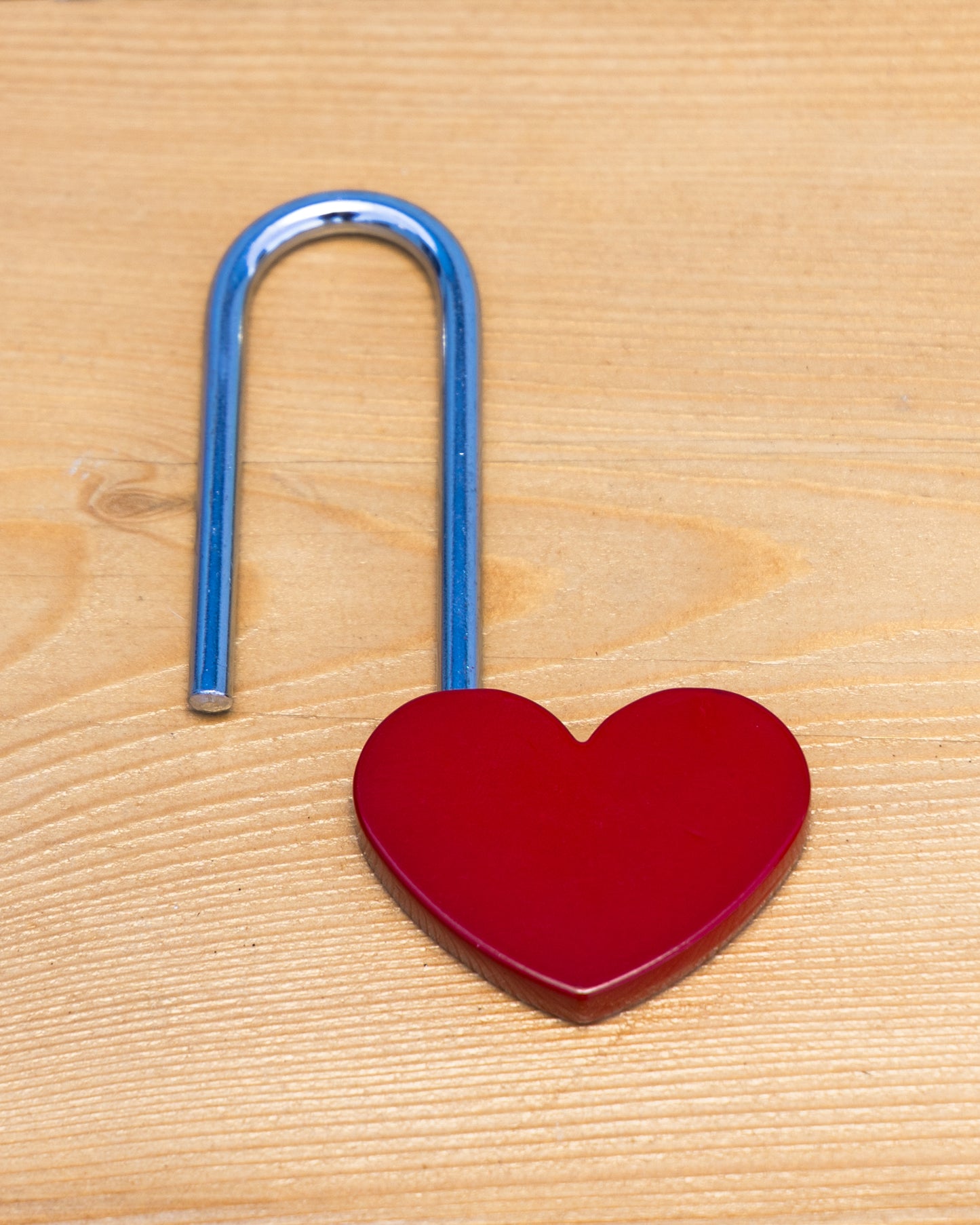 Gold, pink, red or purple heart shape lock.