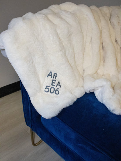 AREA 506 Faux Fur Blanket
